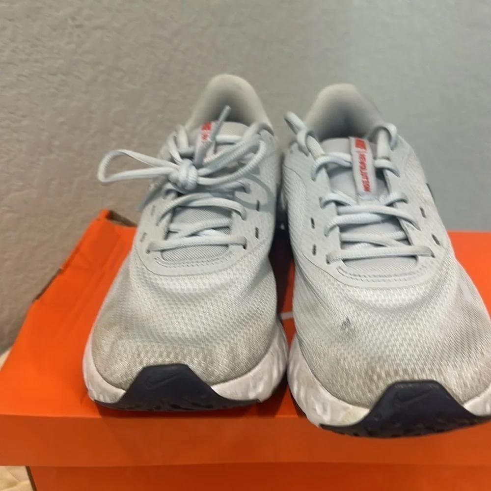 Nike revolution 5 sneakers size 9
